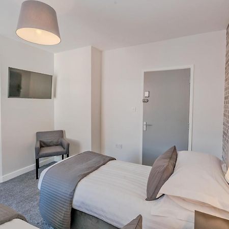 Newhall Lodge Кэннок Экстерьер фото
