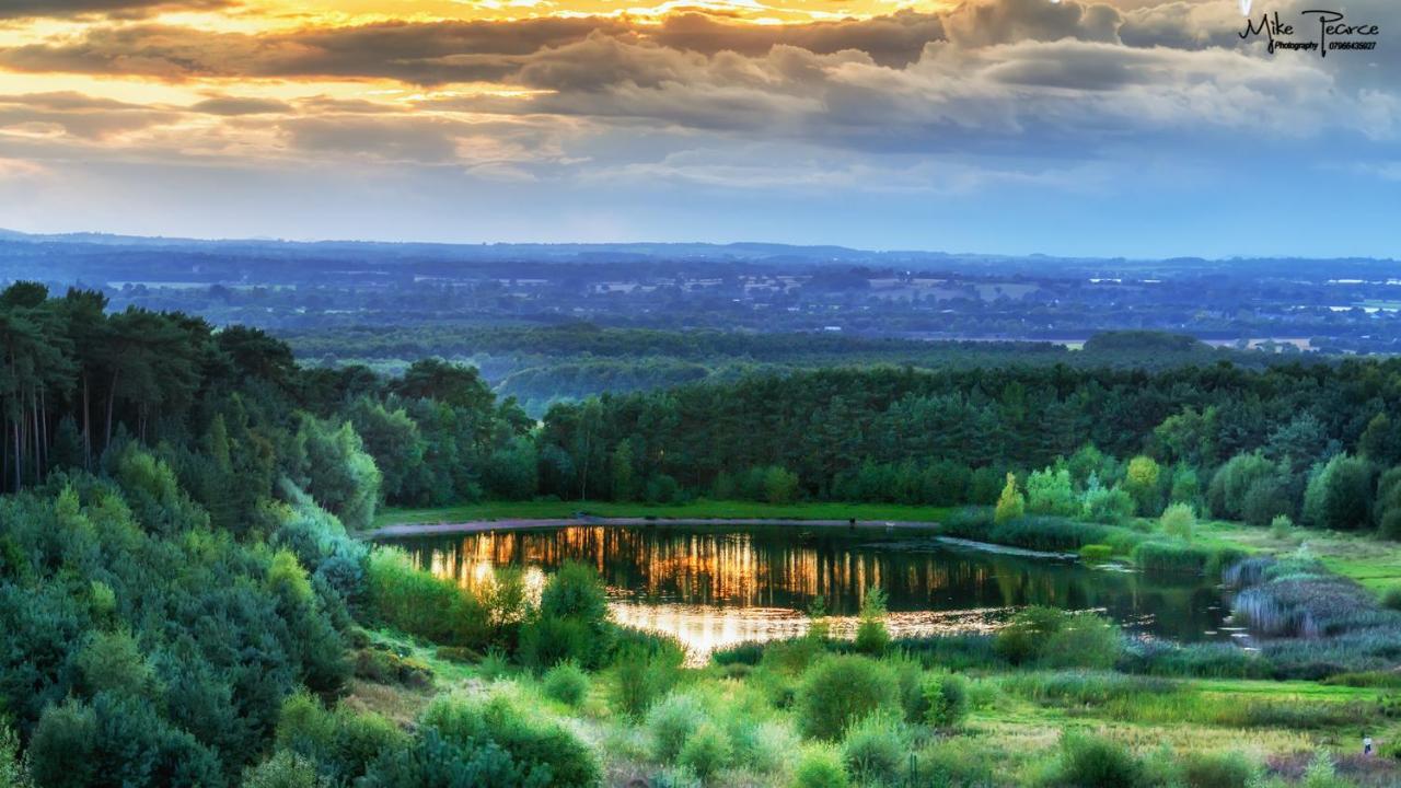 Newhall Lodge Кэннок Экстерьер фото